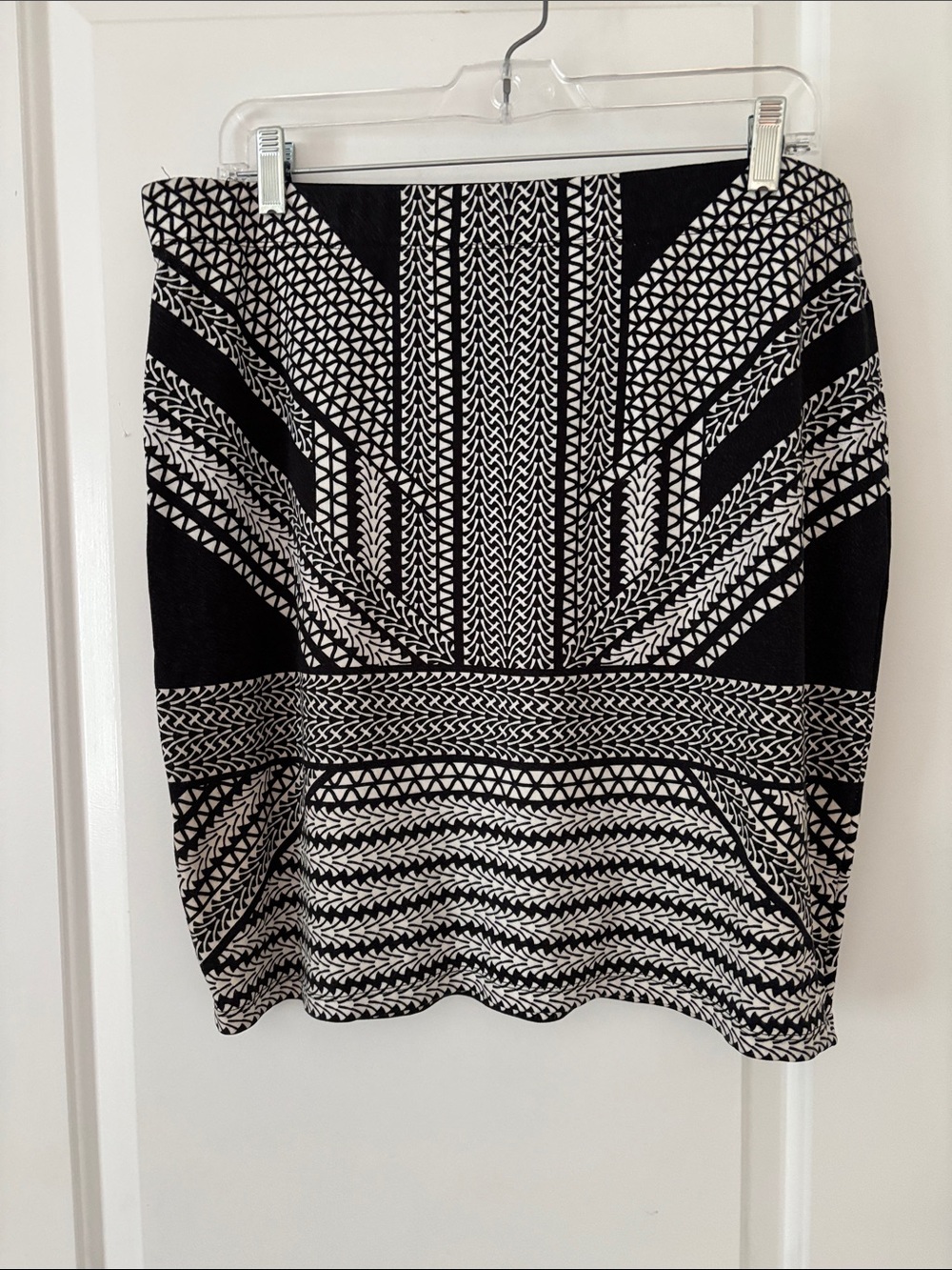Max Studio Black and White Geometric Pencil Skirt